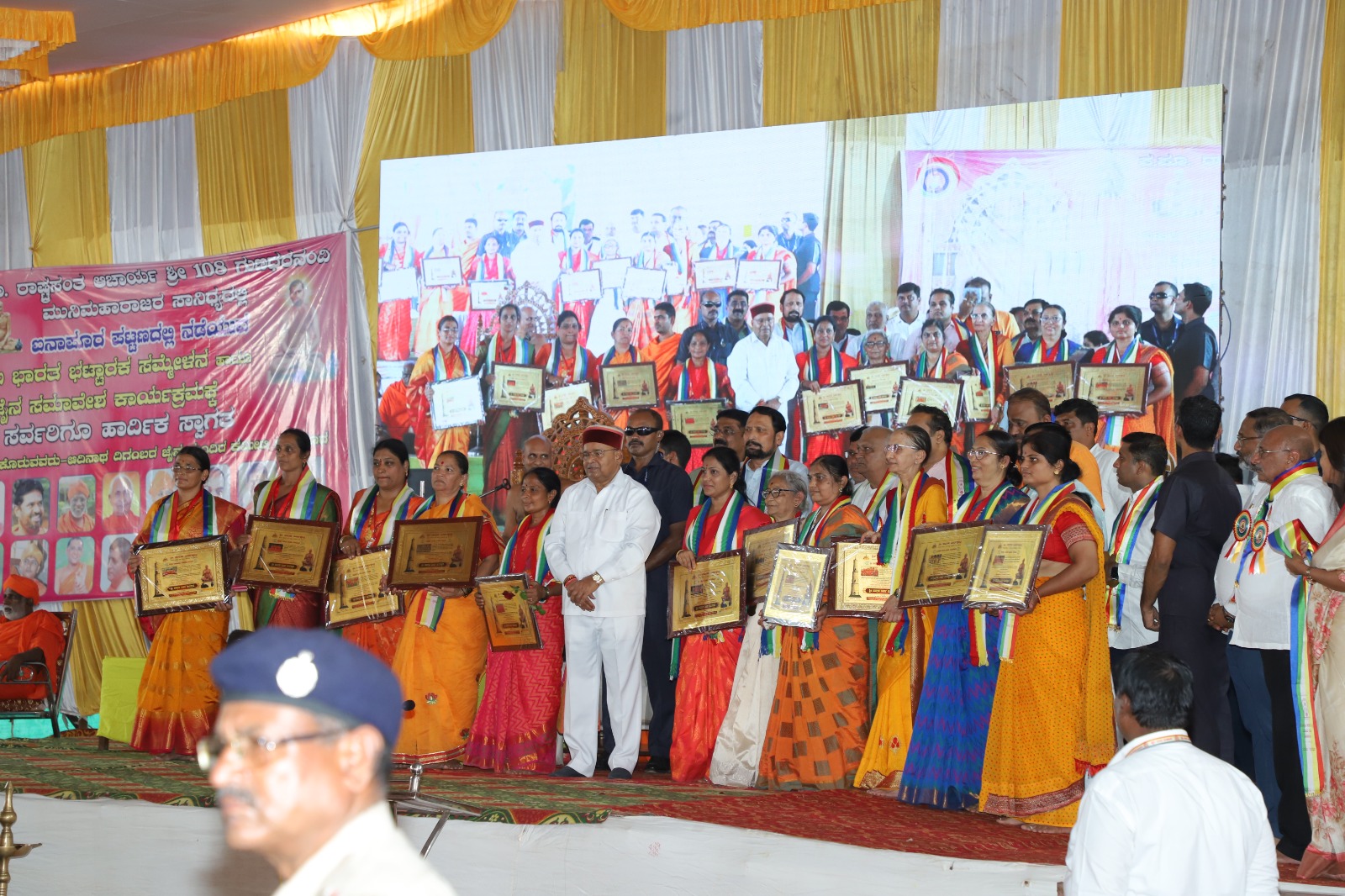 “ಸಮಾಜ ಸೇವೆಯನ್ನು ನಮ್ಮ ಜೀವನದ ಒಂದು ಭಾಗವನ್ನಾಗಿ ಮಾಡಿಕೊಳ್ಳೋಣ”:  ಜೈನ ಸಮಾವೇಶದಲ್ಲಿ ರಾಜ್ಯಪಾಲರ ಕರೆ