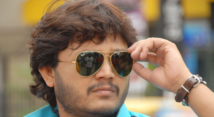 ಮನೆಯ ಹತ್ತಿರ ಬರ್ಬೇಡಿ-ಫ್ಯಾನ್ಸ್ ಗೆ ಗೋಲ್ಡನ್ ಸ್ಟಾರ್ ಗಣೇಶ್ ಮನವಿ! ಮನೆಯ ಹತ್ತಿರ ಬರ್ಬೇಡಿ-ಫ್ಯಾನ್ಸ್ ಗೆ ಗೋಲ್ಡನ್ ಸ್ಟಾರ್ ಗಣೇಶ್ ಮನವಿ!