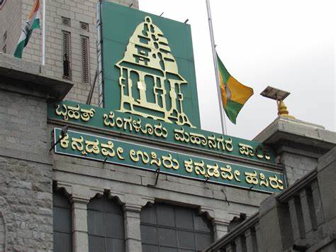 ಕೆ.ಆರ್.ಮಾರ್ಕೆಟ್ ನಲ್ಲಿ ಮೂರು ದಿನಗಳಿಂದ ಕೊಳೆಯುತ್ತಿರುವ ದನದ ಹೆಣ-ಬಿಬಿಎಂಪಿ ಡೋಂಟ್ ಕೇರ್!