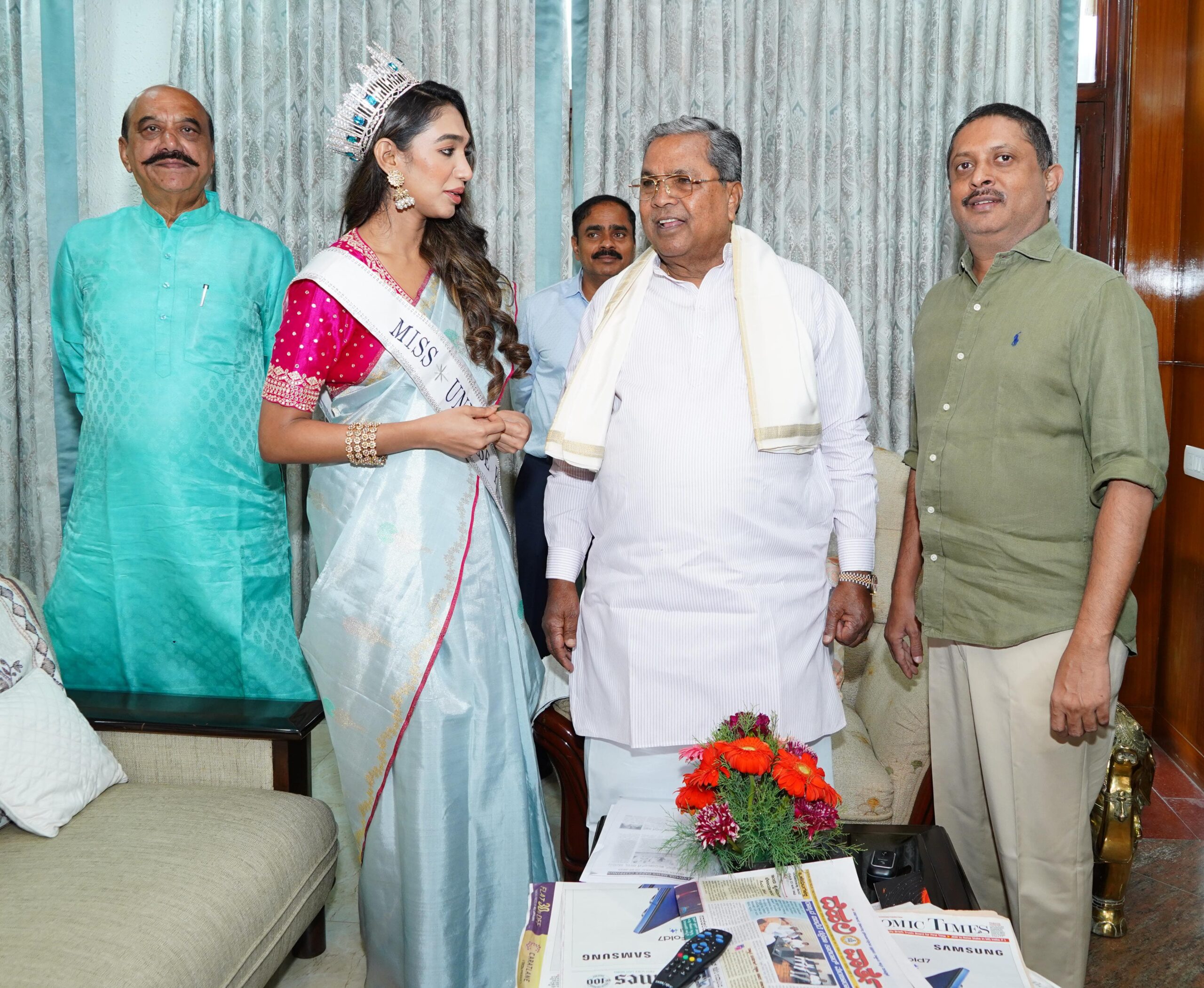 ಮಿಸ್ ಯೂನಿವರ್ಸ್ ಕರ್ನಾಟಕ ಸ್ಪರ್ಧೆಯಲ್ಲಿ ವಿಜೇತರಾಗಿರುವ ಚಿಕ್ಕಮಗಳೂರಿನ ವಂಶಿ ಅವರ ಭೇಟಿಯಾದ ಮುಖ್ಯಮಂತ್ರಿ ಸಿದ್ದರಾಮಯ್ಯ
