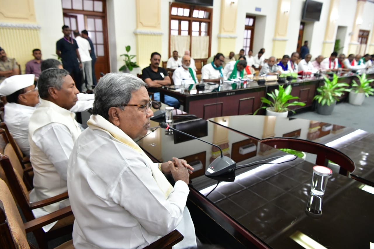 ದೇವನಹಳ್ಳಿ, ಚನ್ನರಾಯಪಟ್ಟಣದ ರೈತ ಹೋರಾಟಗಾರರು, ಸ್ಥಳೀಯ ಮುಖಂಡರುಗಳ ಜೊತೆ ಚರ್ಚಿಸಿದ ಮುಖ್ಯಮಂತ್ರಿ ಸಿದ್ದರಾಮಯ್ಯ