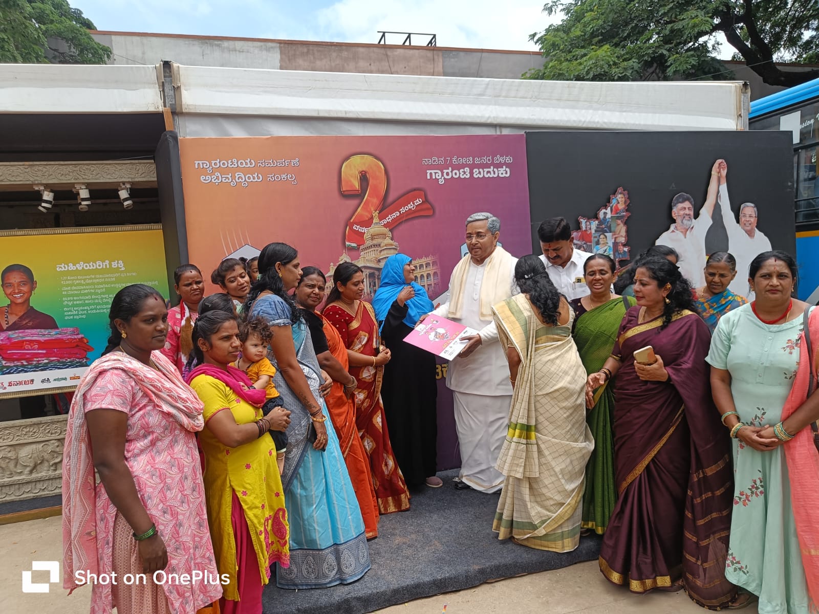ಶಕ್ತಿ ಯೋಜನೆಯ 500 ಕೋಟಿ ಉಚಿತ ಟಿಕೆಟ್ ವಿತರಣೆ; ಸಿಹಿ ಹಂಚಿ ಸಂಭ್ರಮ