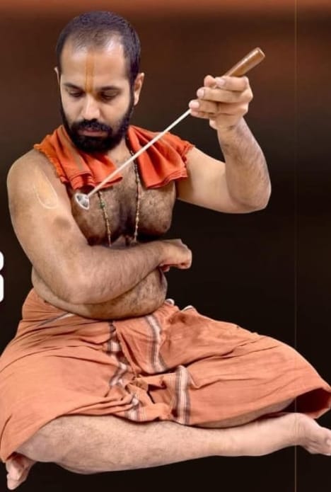 ಶ್ರೀ ಶ್ರೀ ವಿಶ್ವವಲ್ಲಭತೀರ್ಥ ಶ್ರೀಪಾದಂಗಳವರಿಂದ ತಪ್ತಮುದ್ರಾಧಾರಣ ಶ್ರೀ ಶ್ರೀ ವಿಶ್ವವಲ್ಲಭತೀರ್ಥ ಶ್ರೀಪಾದಂಗಳವರಿಂದ ತಪ್ತಮುದ್ರಾಧಾರಣ