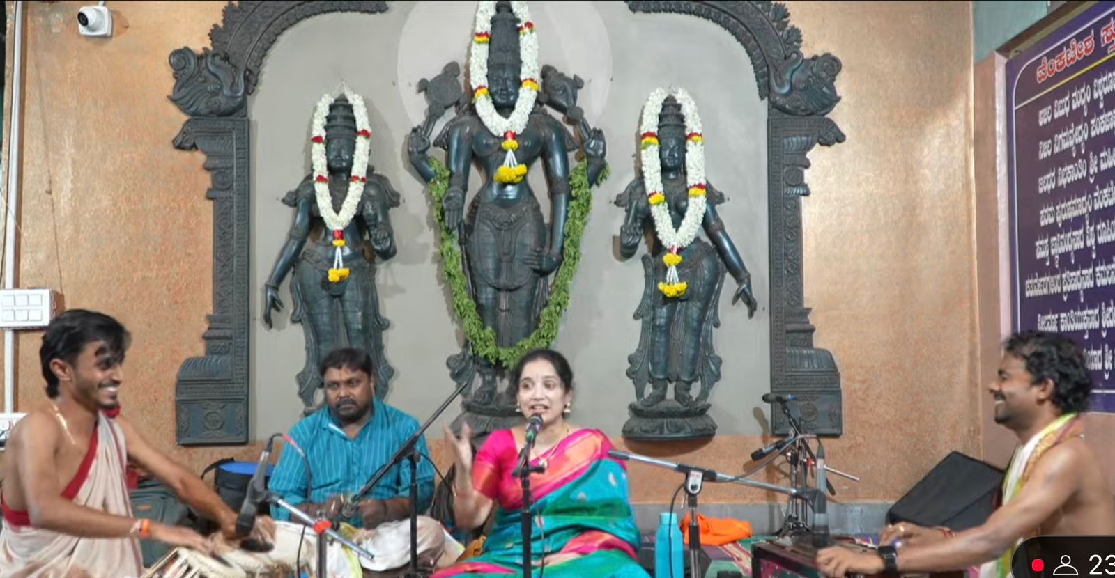 ಪ್ರೇಕ್ಷಕರ ಮನಸೂರೆಗೊಂಡ ವಿದುಷಿ ದಿವ್ಯಾ ಗಿರಿಧರ್ ಗಾಯನ