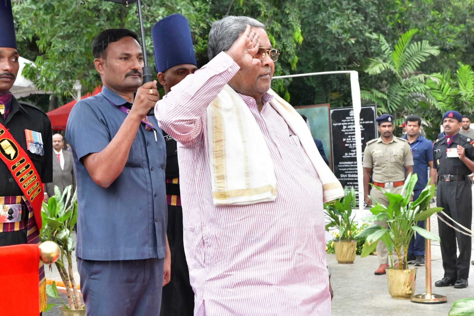 ‘ವೀರಗಲ್ಲು’ ಏಕಶಿಲೆ ಸ್ತಂಭ ಲೋಕಾರ್ಪಣೆಗೊಳಿಸಿದ ಮುಖ್ಯಮಂತ್ರಿ ಸಿದ್ದರಾಮಯ್ಯ
