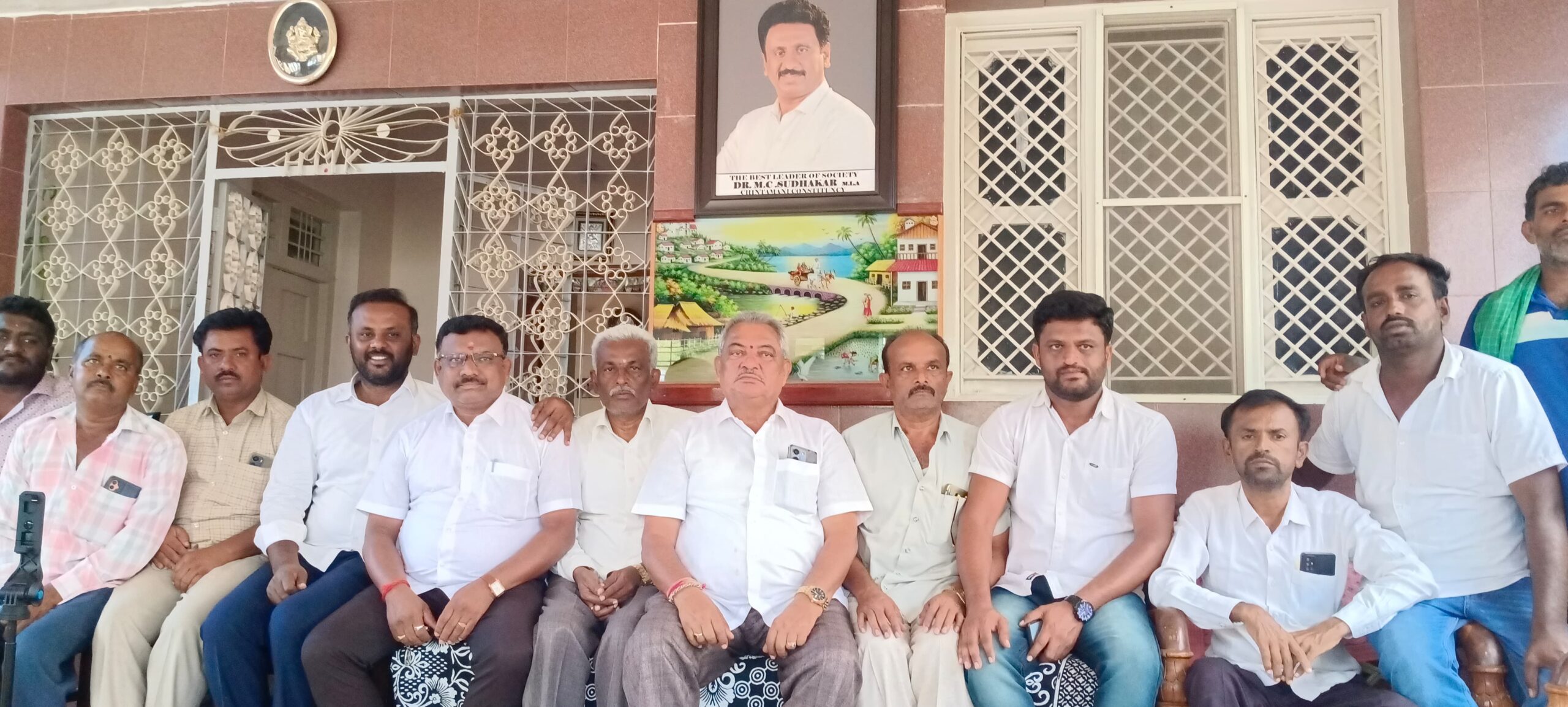 ಬೇರೆಯವರನ್ನ ಯಾಕೆ ದಾರಿ ತಪ್ಪಿಸುತ್ತೀರಿ? ಮಾಜಿ ಗ್ರಾಪ ಅಧ್ಯಕ್ಷ ಡಿ ವಿ ಆಂಜನೇಯರೆಡ್ಡಿ ಅವರ ವಿರುದ್ಧ ಆಕ್ರೋಶ