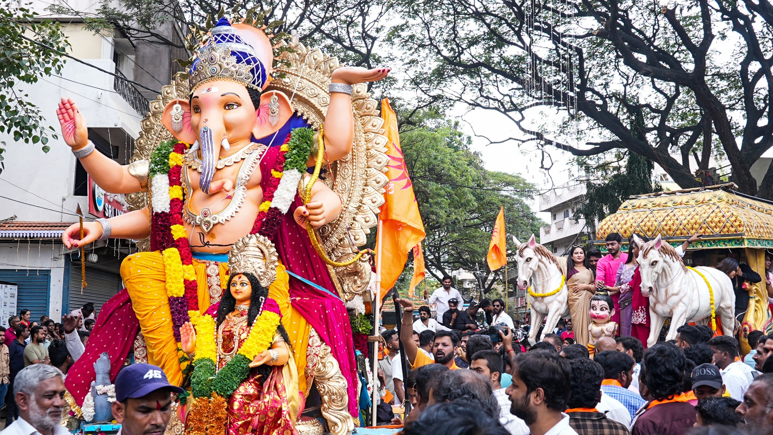 *ಗಣೇಶನ ಲಡ್ಡು ರೂ.8 ಲಕ್ಷಕ್ಕೆ ಹರಾಜು!*