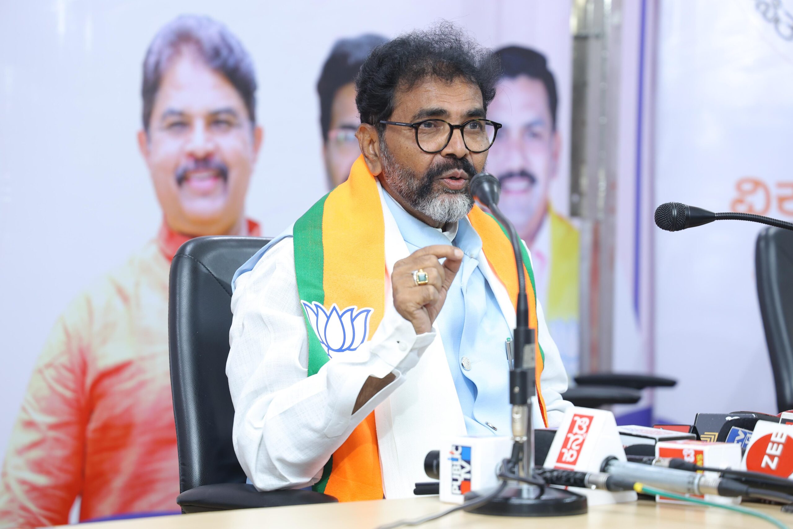 ರಾಹುಲ್ ಗಾಂಧಿಯವರೇ ಈ ಪ್ರಶ್ನೆಗಳಿಗೆ ಸ್ಪಷ್ಟ ಉತ್ತರಗಳನ್ನು ನೀಡಬೇಕು: ಛಲವಾದಿ ನಾರಾಯಣಸ್ವಾಮಿ