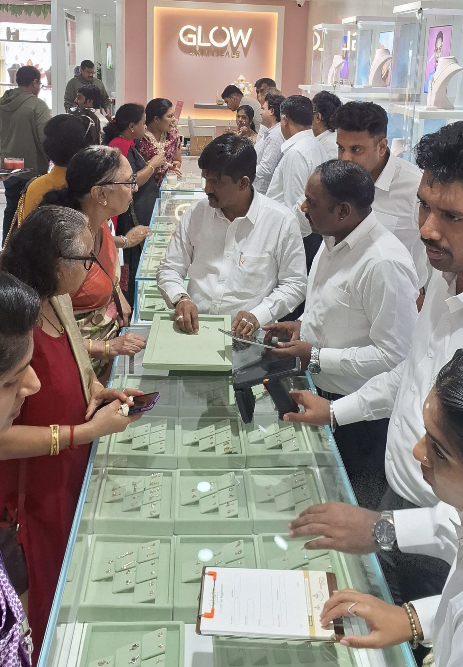 ಗ್ಲೋ ಬೈ ಕೀರ್ತಿಲಾಲ್ಸ್ ಹೊಸ ಆಭರಣಗಳ ಶೋ ರೂಂ ನಲ್ಲಿ ವಿಶೇಷ ಪ್ರದರ್ಶನ ಮೇಳ