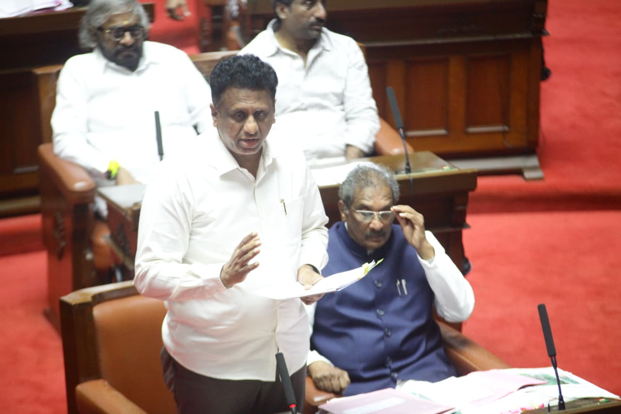 ಪ್ರವೇಶಾತಿ ಸಮಯದಲ್ಲಿ ಹೆಚ್ಚುವರಿ ಶುಲ್ಕ ವಸೂಲಾತಿ ಬಗ್ಗೆ ಅಗತ್ಯ ಕ್ರಮ ಕೈಗೊಳ್ಳಲಾಗುತ್ತಿದೆ – ಸಚಿವ ಡಾ.ಎಂ.ಸಿ. ಸುಧಾಕರ್