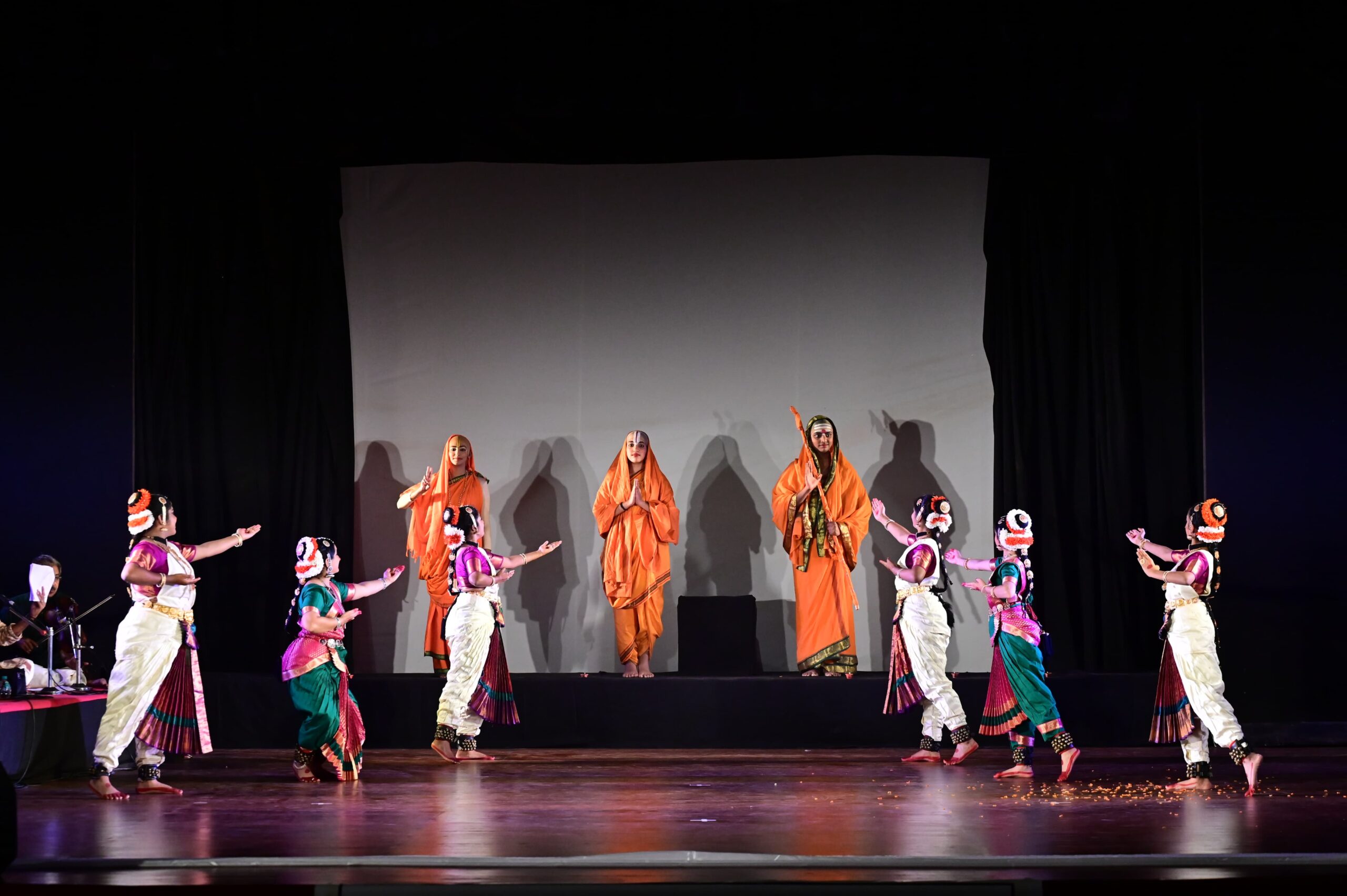 ‘ಗುರುಸ್ಮರಣೆ’ವಿಶಿಷ್ಟ ನೃತ್ಯ ರೂಪಕ ತಾಯಿ – ಮಗಳ ಅಪೂರ್ವ ಜುಗಲ್ಬಂದಿ