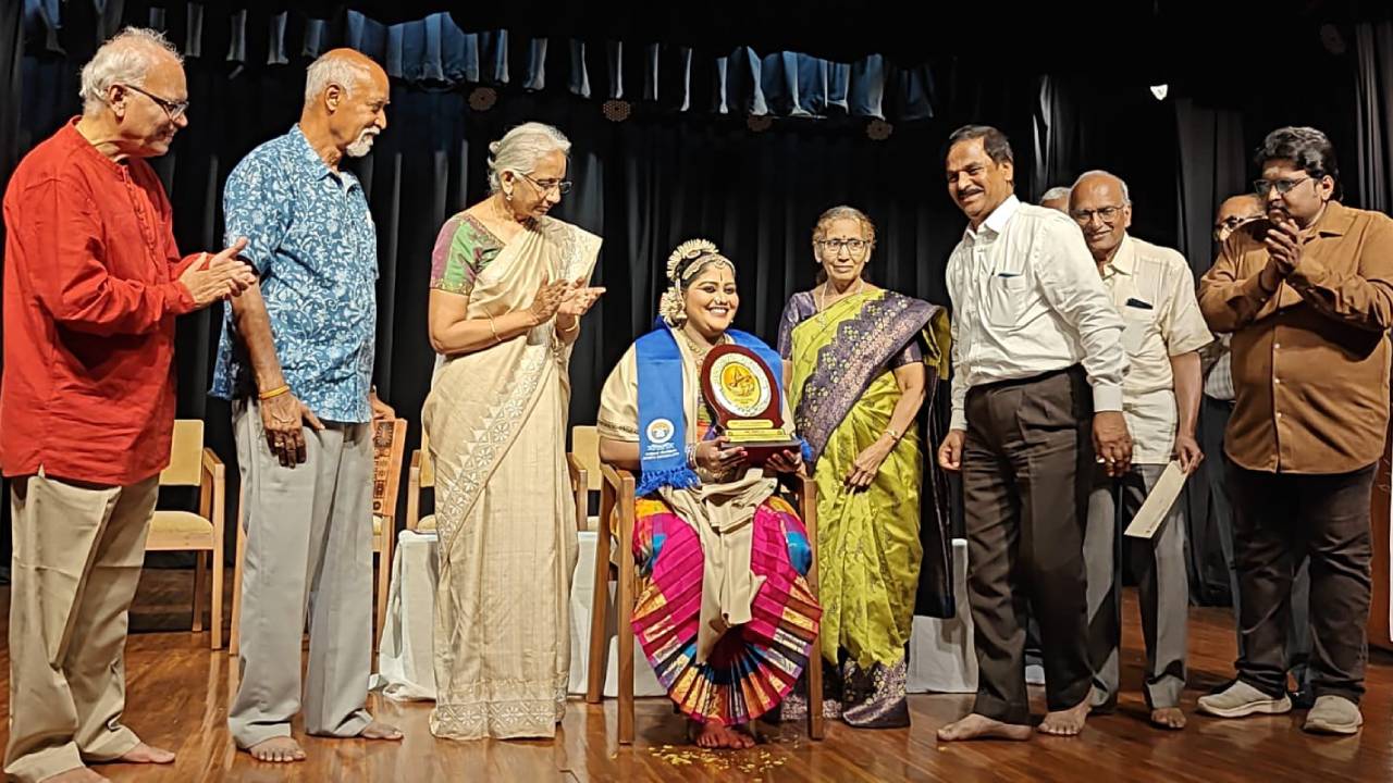 ನೃತ್ಯ ಕಲಾವಿದೆ ವಿದುಷಿ ಎಲ್.ಎಸ್. ವಾಸವಿ ಅವರಿಗೆ “ಕಮಲಾಂಜಲಿ” ಪ್ರಶಸ್ತಿ ಪ್ರದಾನ