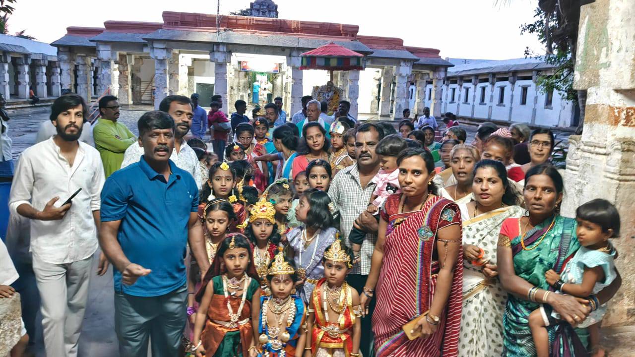 ಹರೇರಾಮ ಹರೇ ಕೃಷ್ಣನಾಮ ಜಪವನ್ನು ಮಾಡಿ. ಜೀವನವನ್ನು ಸಾರ್ಥಕ ಪಡಿಸಿಕೊಳ್ಳಿ ಹರೇರಾಮ ಹರೇ ಕೃಷ್ಣನಾಮ ಜಪವನ್ನು ಮಾಡಿ. ಜೀವನವನ್ನು ಸಾರ್ಥಕ ಪಡಿಸಿಕೊಳ್ಳಿ