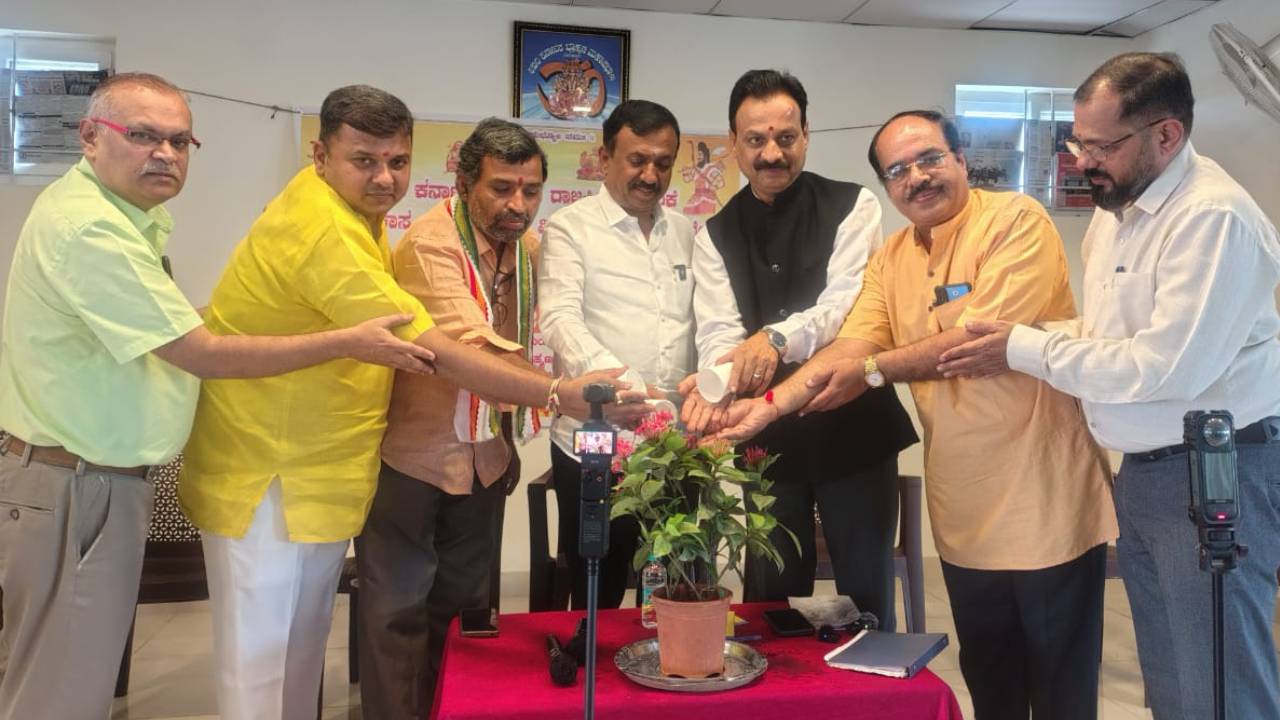 ವಿಪ್ರರು ಇನ್ನುಮುಂದೆ ‘ಕಿಂಗ್’ಗಳಾಗಬೇಕು – ಶಾಸಕ ಸಿ.ಕೆ. ರಾಮಮೂರ್ತಿ ವಿಪ್ರರು ಇನ್ನುಮುಂದೆ ‘ಕಿಂಗ್’ಗಳಾಗಬೇಕು – ಶಾಸಕ ಸಿ.ಕೆ. ರಾಮಮೂರ್ತಿ