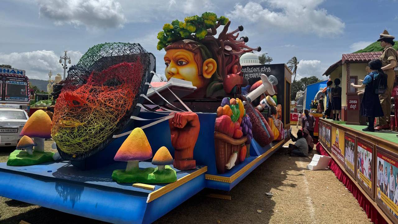 ಮೈಸೂರು ದಸರಾ ಜಂಬೂಸವಾರಿ ಮೆರವಣಿಗೆಯಲ್ಲಿ ಜನಮನ ಗೆದ್ದ ನಶಾ ಮುಕ್ತ ಭಾರತ ಮೈಸೂರು ದಸರಾ ಜಂಬೂಸವಾರಿ ಮೆರವಣಿಗೆಯಲ್ಲಿ ಜನಮನ ಗೆದ್ದ ನಶಾ ಮುಕ್ತ ಭಾರತ