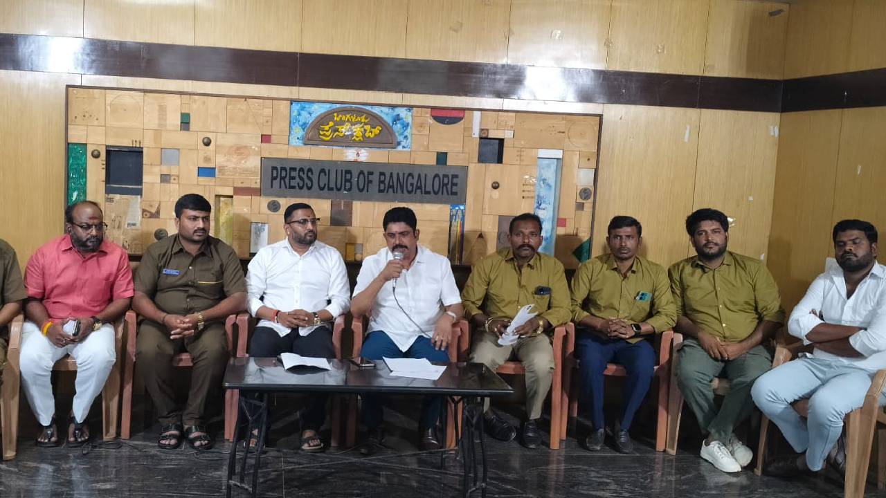 ಸಂಚಾರ ಕ್ಷೇತ್ರದಲ್ಲಿ ಸ್ಥಳೀಯ ಆ್ಯಪ್ಗಳ ಬಳಕೆಗೆ ಕರ್ನಾಟಕ ಆಟೊ ಮತ್ತು ಕ್ಯಾಬ್ ಚಾಲಕರ ಬೆಂಬಲ ಸಂಚಾರ ಕ್ಷೇತ್ರದಲ್ಲಿ ಸ್ಥಳೀಯ ಆ್ಯಪ್ಗಳ ಬಳಕೆಗೆ ಕರ್ನಾಟಕ ಆಟೊ ಮತ್ತು ಕ್ಯಾಬ್ ಚಾಲಕರ ಬೆಂಬಲ