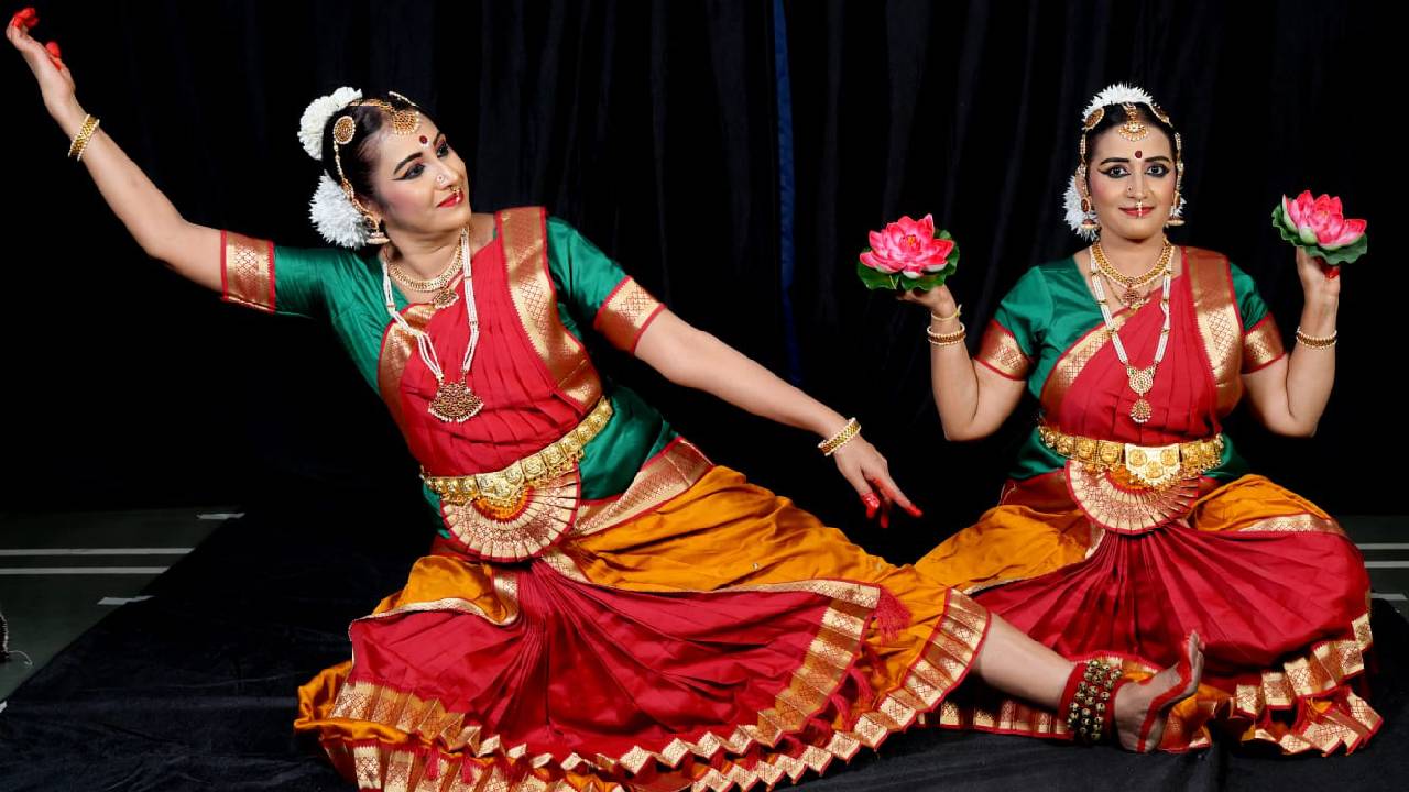 ಡಾ. ಹರಿಪ್ರಿಯಾ ಸುಮನ ಗೋಸಕನ್ ಹಾಗು ಶ್ರೀಮತಿ ರಶ್ಮಿ ಹರೀಶ್ ಅವರ ದ್ವಂದ್ವ ರಂಗಪ್ರವೇಶ ಡಾ. ಹರಿಪ್ರಿಯಾ ಸುಮನ ಗೋಸಕನ್ ಹಾಗು ಶ್ರೀಮತಿ ರಶ್ಮಿ ಹರೀಶ್ ಅವರ ದ್ವಂದ್ವ ರಂಗಪ್ರವೇಶ