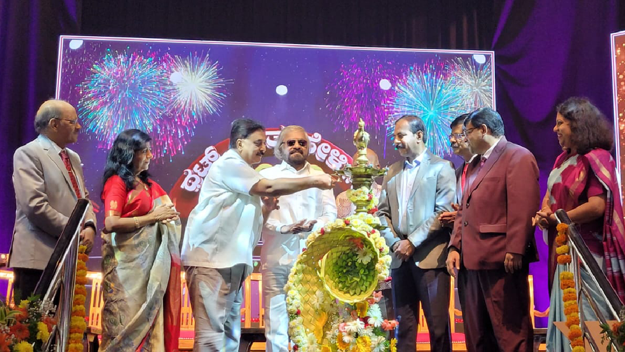 ಥಟ್ ಅಂತ ಹೇಳಿ 5000 ಸಂಚಿಕೆ ಕಾರ್ಯಕ್ರಮಕ್ಕೆ ಕಿಕ್ಕಿರಿದ ಸಭಿಕರು ಥಟ್ ಅಂತ ಹೇಳಿ 5000 ಸಂಚಿಕೆ ಕಾರ್ಯಕ್ರಮಕ್ಕೆ ಕಿಕ್ಕಿರಿದ ಸಭಿಕರು