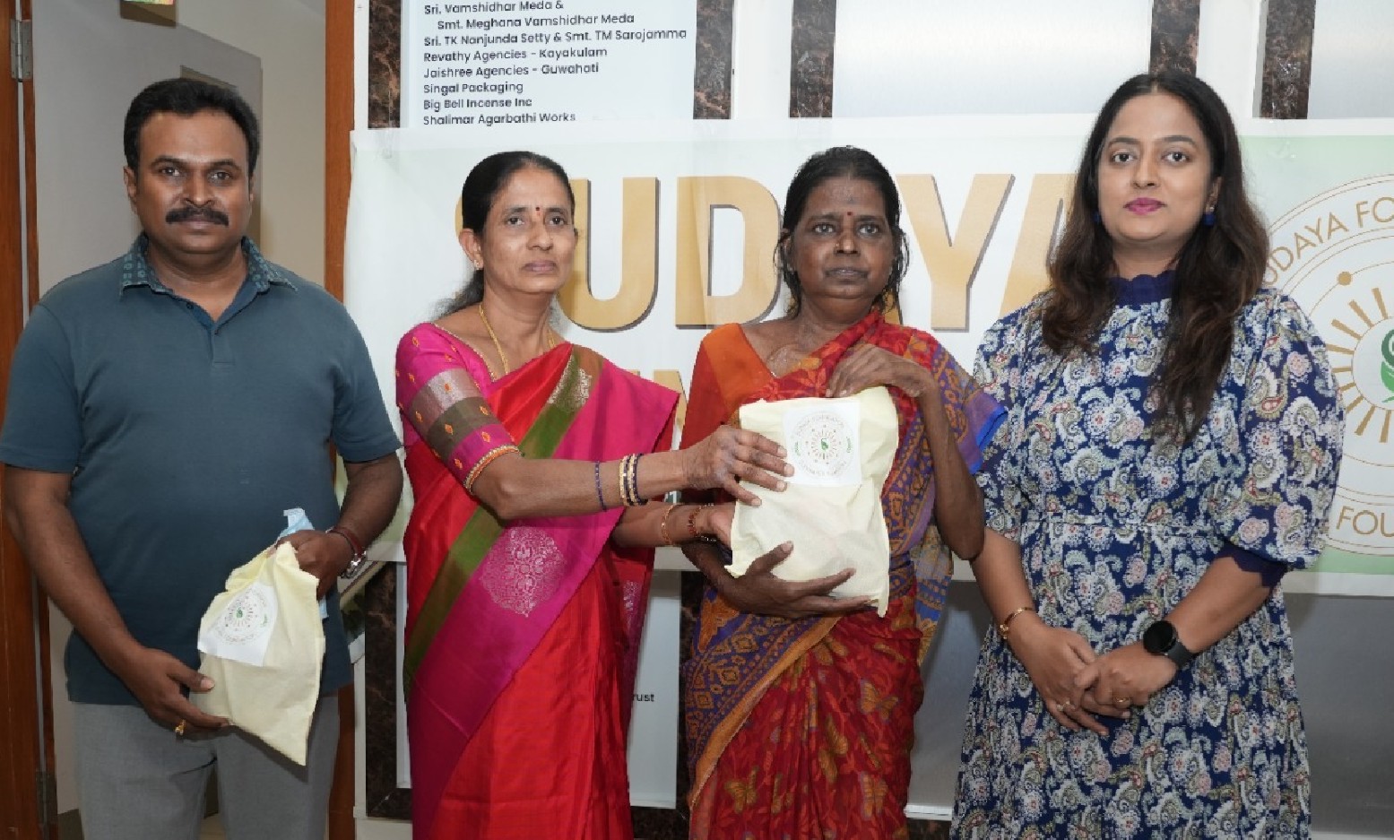 *ಸುದಯ ಫೌಂಡೇಶನ್ ವತಿಯಿಂದ ರೋಗಿಗಳಿಗೆ ಹಣ್ಣು ಹಂಪಲು ವಿತರಣೆ* *ಸುದಯ ಫೌಂಡೇಶನ್ ವತಿಯಿಂದ ರೋಗಿಗಳಿಗೆ ಹಣ್ಣು ಹಂಪಲು ವಿತರಣೆ*